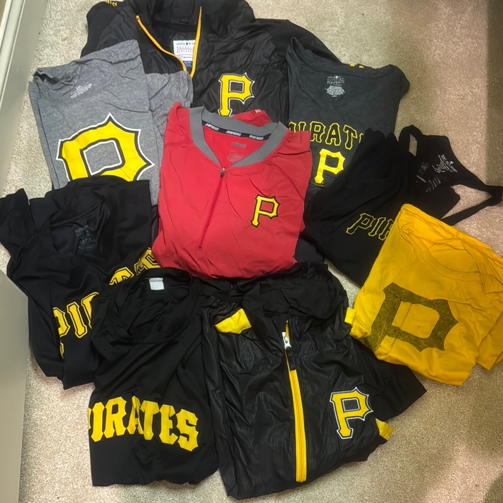 Pittsburgh Pirates lot Apparel Collection. Men’s XL-2XL & ladies L/XL.